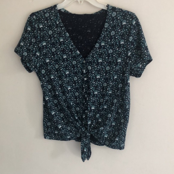 Lucky brand , Navy , size medium T shirt , button with bow on bottom - Picture 3 of 5